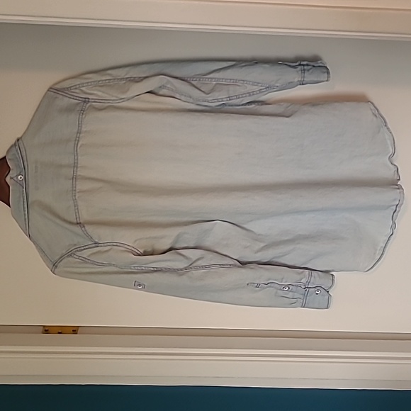 Banana Republic Denim Shirt Size Medium - Picture 3 of 3